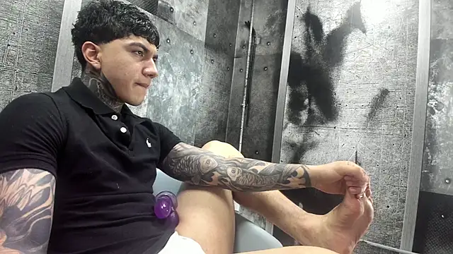 Snapshot of Gury_tattoo chatting on 05.29.26 Gury tattoo online show from 05.29.26