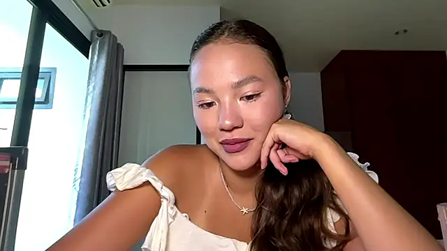 Snapshot of kamila_18_french chatting on 04.20.26 kamila 18 french online show from 04.20.26