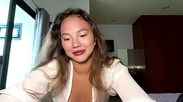 Snapshot of kamila_18_french chatting on 04.21.26 kamila 18 french online show from 04.21.26