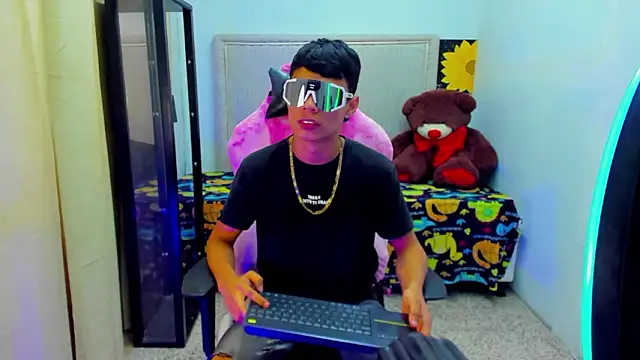 Snapshot of Dayron_lee_ chatting on 03.22.26 Dayron lee online show from 03.22.26