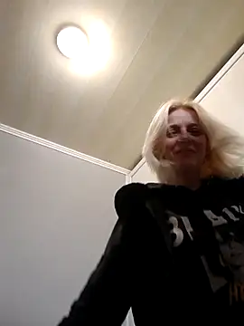 MiaLove183 online show from 03.28.26