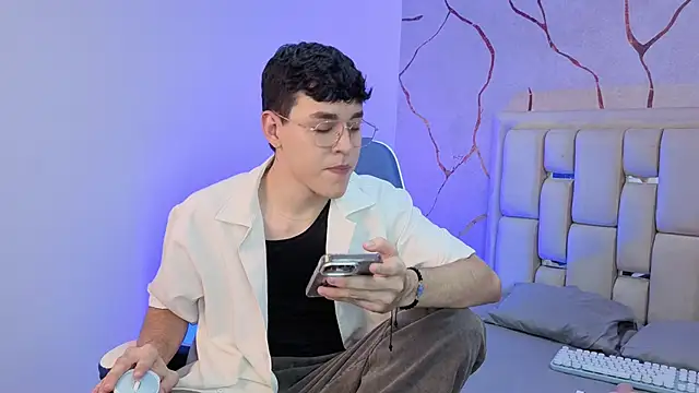 Tom Parker  online show from 03.21.26