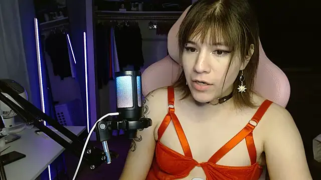 Snapshot of arianano04 chatting on 03.21.26 arianano04 online show from 03.21.26