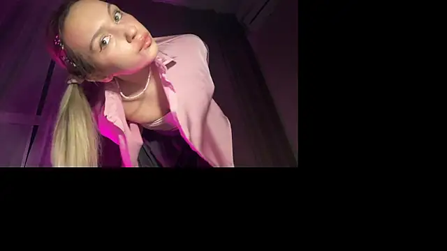 Snapshot of Candy_Loveee chatting on 03.25.26 Candy Loveee online show from 03.25.26