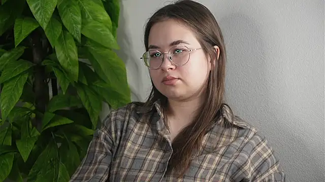 TiffaneySpikes online show from 03.23.26