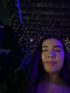 Snapshot of HaileyBiieber chatting on 03.28.26 HaileyBiieber online show from 03.28.26