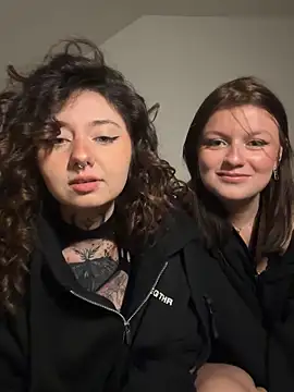 Snapshot of milou_xtx chatting on 03.30.26 milou xtx online show from 03.30.26