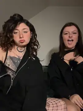 Snapshot of milou_xtx chatting on 03.31.26 milou xtx online show from 03.31.26