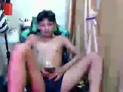 Snapshot of pinoy_lowey18 chatting on 05.19.26 pinoy lowey18 online show from 05.19.26