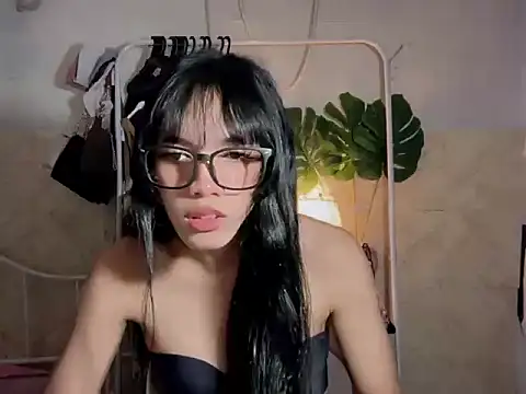 Leijona Milker online show from 07.28.26