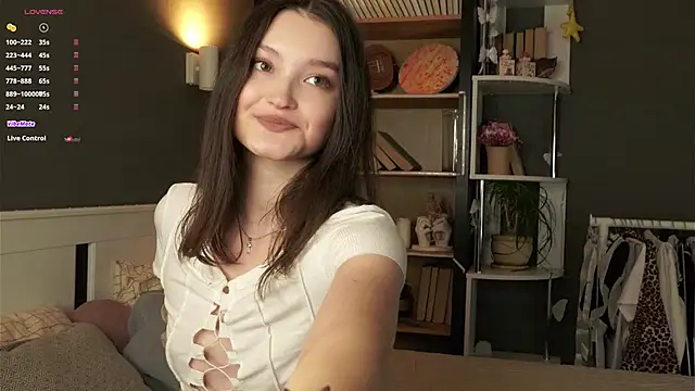 Snapshot of GussieGoold chatting on 04.08.26 GussieGoold online show from 04.08.26