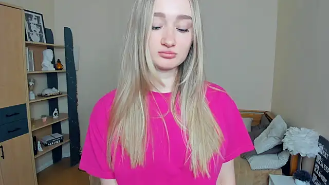 Snapshot of VioletteClaire chatting on 04.24.26 VioletteClaire online show from 04.24.26
