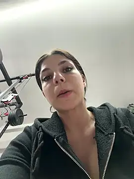 Snapshot of christahot chatting on 04.28.26 christahot online show from 04.28.26