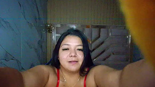 Snapshot of luna__r_ chatting on 05.28.26 luna r online show from 05.28.26