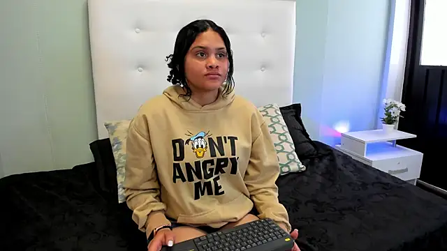 Snapshot of ZoeRiveers chatting on 03.26.26 ZoeRiveers online show from 03.26.26