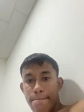 Snapshot of io_skay chatting on 04.13.26 io skay online show from 04.13.26