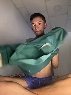 Snapshot of io_skay chatting on 04.15.26 io skay online show from 04.15.26