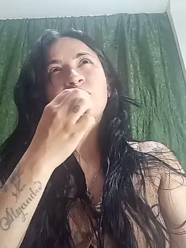 Snapshot of kimberly_peter chatting on 05.15.26 kimberly peter online show from 05.15.26