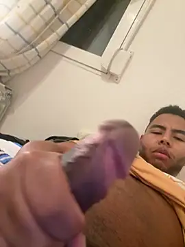 Snapshot of lindura00 chatting on 03.25.26 lindura00 online show from 03.25.26