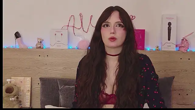 Snapshot of Sweet_Alice_S chatting on 05.17.26 Sweet Alice S online show from 05.17.26