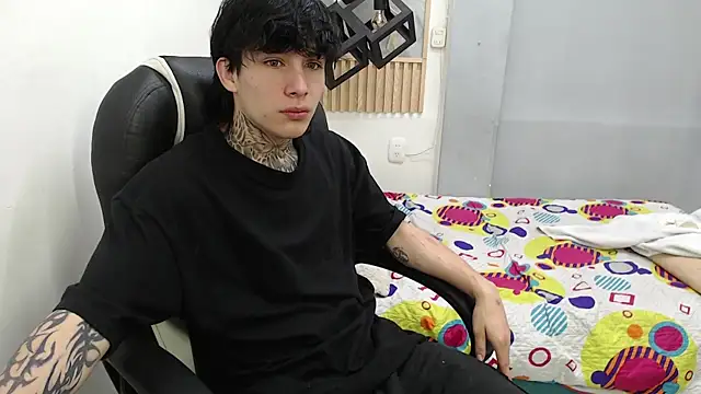 Snapshot of naty_18 chatting on 04.19.26 naty 18 online show from 04.19.26