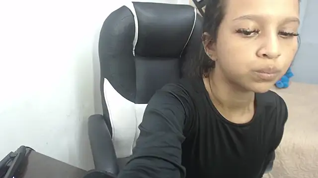 Snapshot of naty_18 chatting on 05.09.26 naty 18 online show from 05.09.26