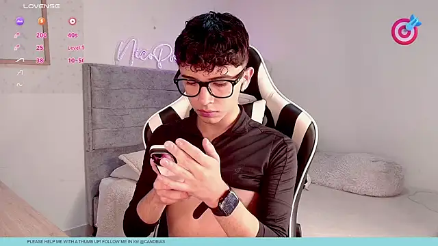Snapshot of niico_prince chatting on 07.16.26 niico prince online show from 07.16.26