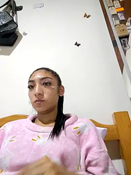 Snapshot of yvonne_1998 chatting on 04.06.26 yvonne 1998 online show from 04.06.26