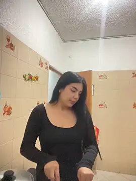 Snapshot of Cami_olarte chatting on 05.27.26 Cami olarte online show from 05.27.26