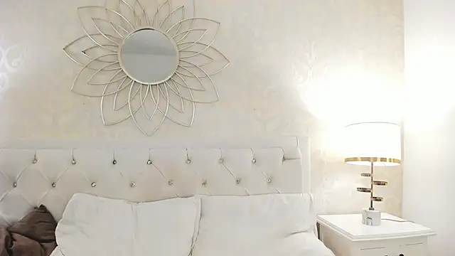 Snapshot of Julietta___ chatting on 04.29.26 Julietta online show from 04.29.26
