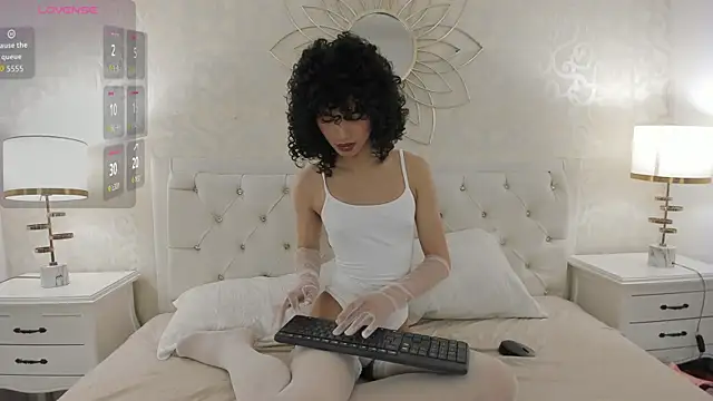 Snapshot of Julietta___ chatting on 05.12.26 Julietta online show from 05.12.26