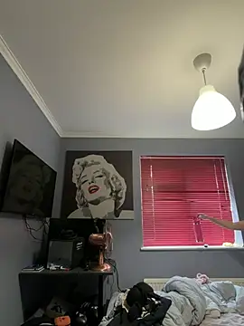 Snapshot of LolaSkyee chatting on 06.05.26 LolaSkyee online show from 06.05.26