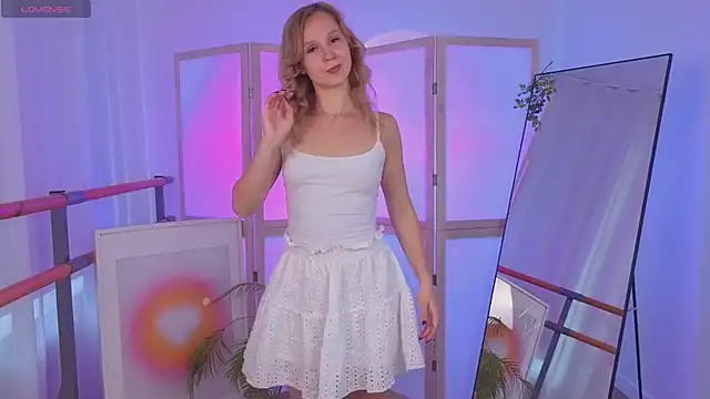 sophie blossom  online show from 06.17.26