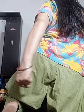 Snapshot of Sexyy_Bhabhi_143 chatting on 07.20.26 Sexyy Bhabhi 143 online show from 07.20.26