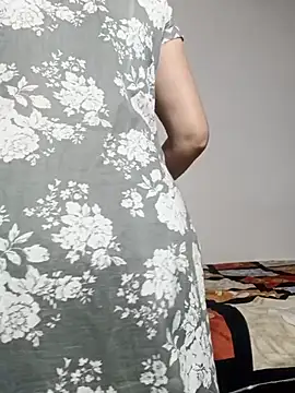 Snapshot of Sexyy_Bhabhi_143 chatting on 07.25.26 Sexyy Bhabhi 143 online show from 07.25.26