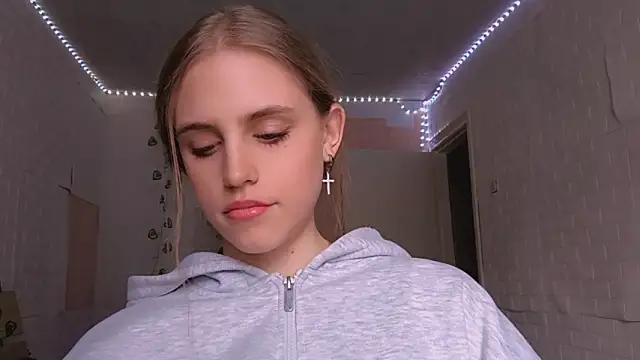 Snapshot of EveCoutch chatting on 03.30.26 EveCoutch online show from 03.30.26