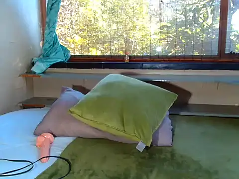 Snapshot of CaramelCandyxx chatting on 04.29.26 CaramelCandyxx online show from 04.29.26