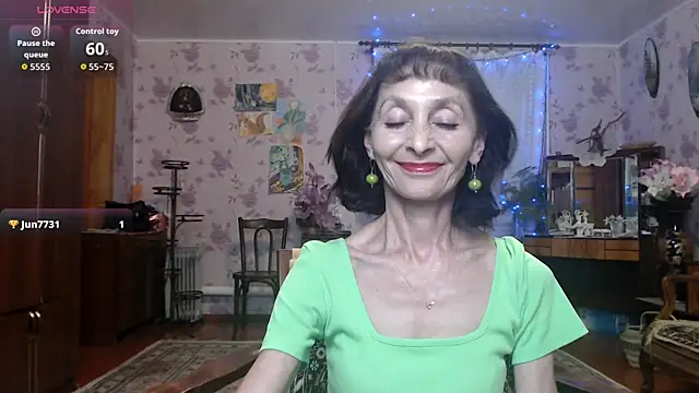 Snapshot of Shooting-Star- chatting on 05.28.26 Shooting-Star- online show from 05.28.26