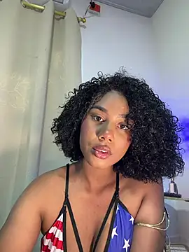 Snapshot of Hilaryebony_ chatting on 07.04.26 Hilaryebony online show from 07.04.26