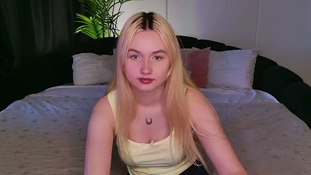 Snapshot of Lilly_Eyes chatting on 08.04.26 Lilly Eyes online show from 08.04.26