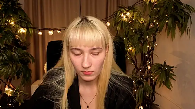 Snapshot of SusanWeaver chatting on 04.07.26 SusanWeaver online show from 04.07.26