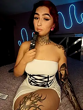 Snapshot of AmaraRossi chatting on 04.16.26 AmaraRossi online show from 04.16.26