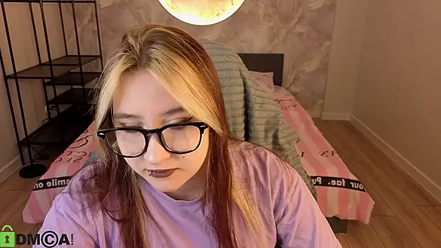 Luna Host online show from 04.07.26