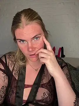 Snapshot of SexyBlondJoanna-Exclusief chatting on 04.22.26 SexyBlondJoanna-Exclusief online show from 04.22.26