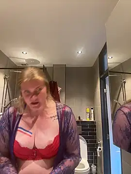 Snapshot of SexyBlondJoanna-Exclusief chatting on 04.26.26 SexyBlondJoanna-Exclusief online show from 04.26.26