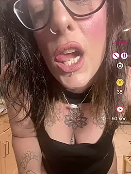Snapshot of IvyBelleMilf chatting on 04.29.26 IvyBelleMilf online show from 04.29.26
