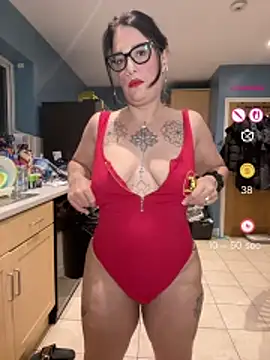 Snapshot of IvyBelleMilf chatting on 05.10.26 IvyBelleMilf online show from 05.10.26