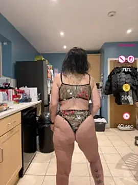 Snapshot of IvyBelleMilf chatting on 05.19.26 IvyBelleMilf online show from 05.19.26