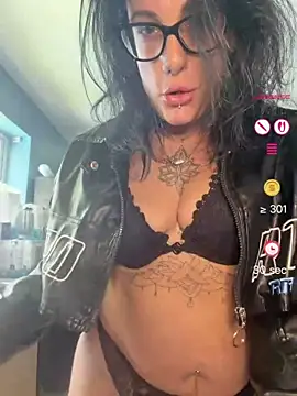 Snapshot of IvyBelleMilf chatting on 06.12.26 IvyBelleMilf online show from 06.12.26