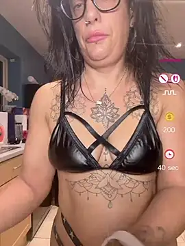 Snapshot of IvyBelleMilf chatting on 06.17.26 IvyBelleMilf online show from 06.17.26